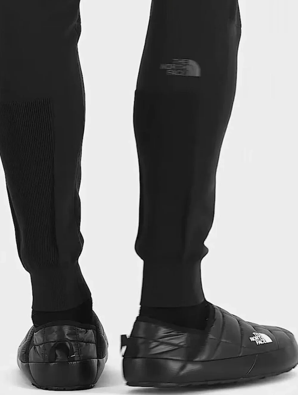 THE NORTH FACE THERMOBALL TRACTION MULE V SLIPPER IN BLACK . SZ 11. MEN'S